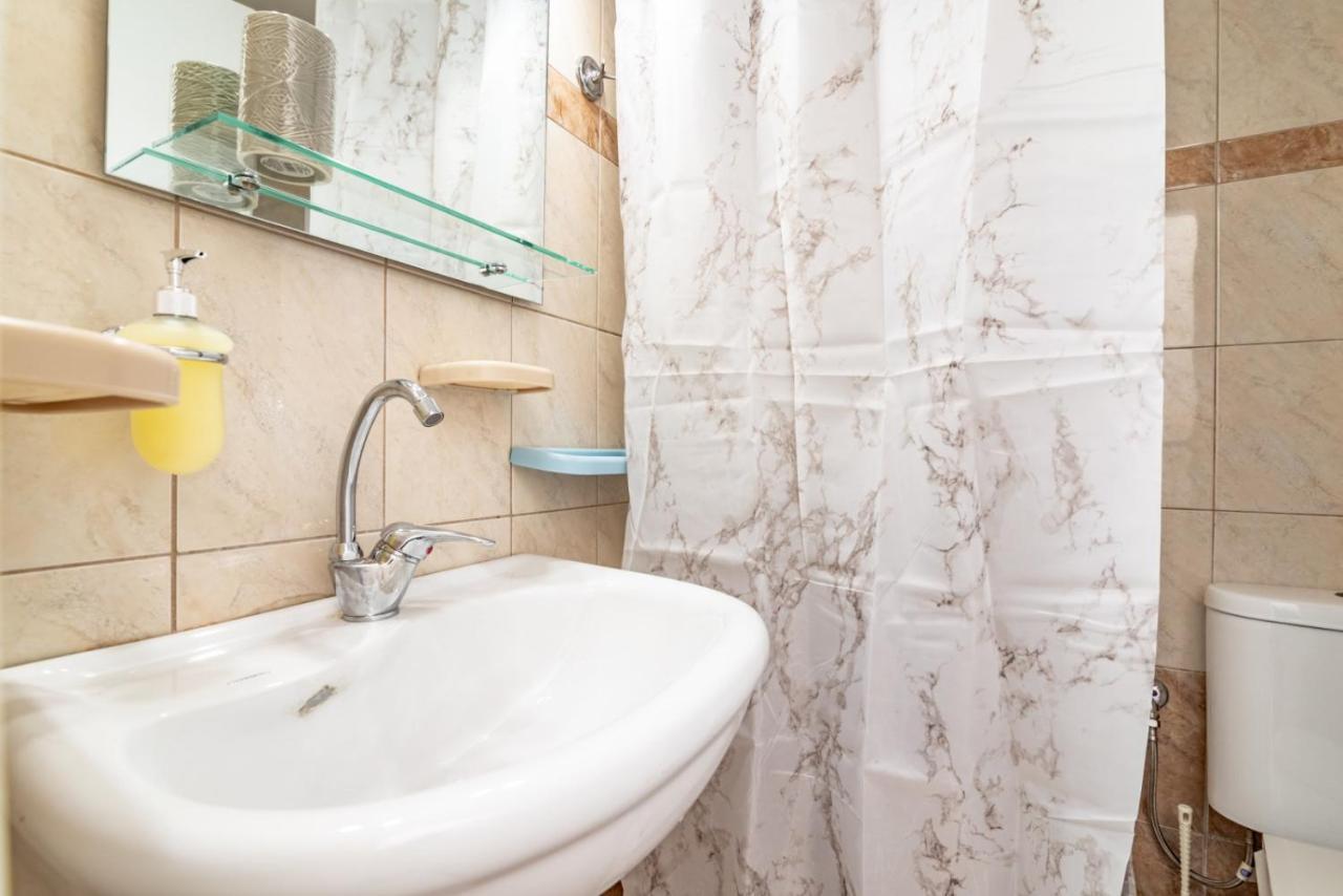 1 Bedroom Opposite Medical Center *